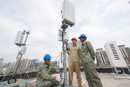 南京供电公司持有资质的专业团队为5G基站提供建设、代维“一站式”服务，降低运营商运维成本。（刘成贺摄）5.jpg
