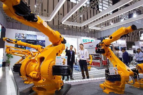 现场展出的工业机器人（刘成贺摄）4.jpg