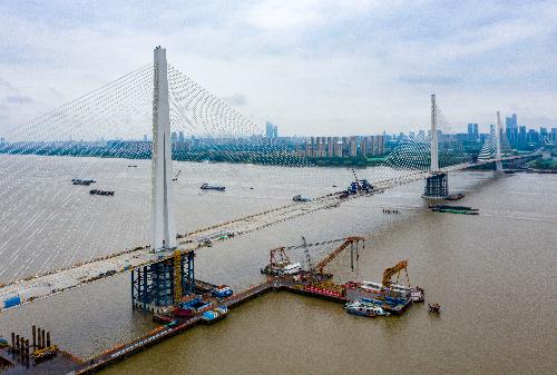 6月28日上午，南京长江五桥顺利合龙。（刘成贺摄）1.jpg